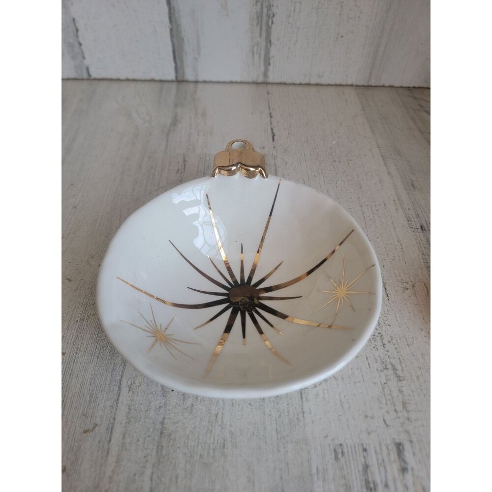 Grasslands white ball ornament plate home decor
